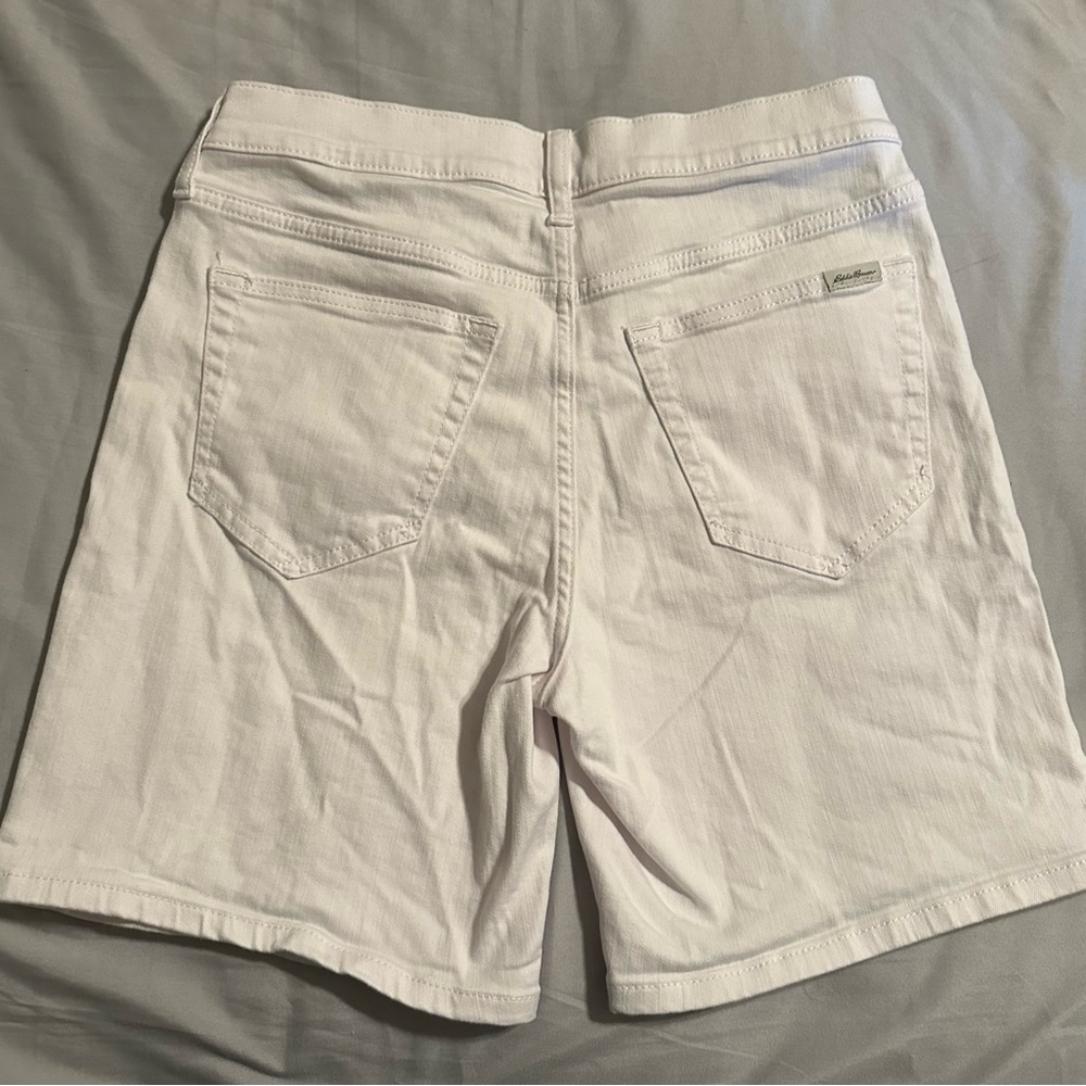 Eddie Bauer Women’s size 4 White Boyfriend Midrise Shorts